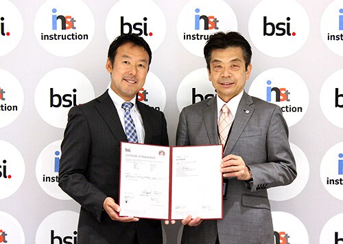 ISO27018 株式会社インストラクション様 授与式 写真