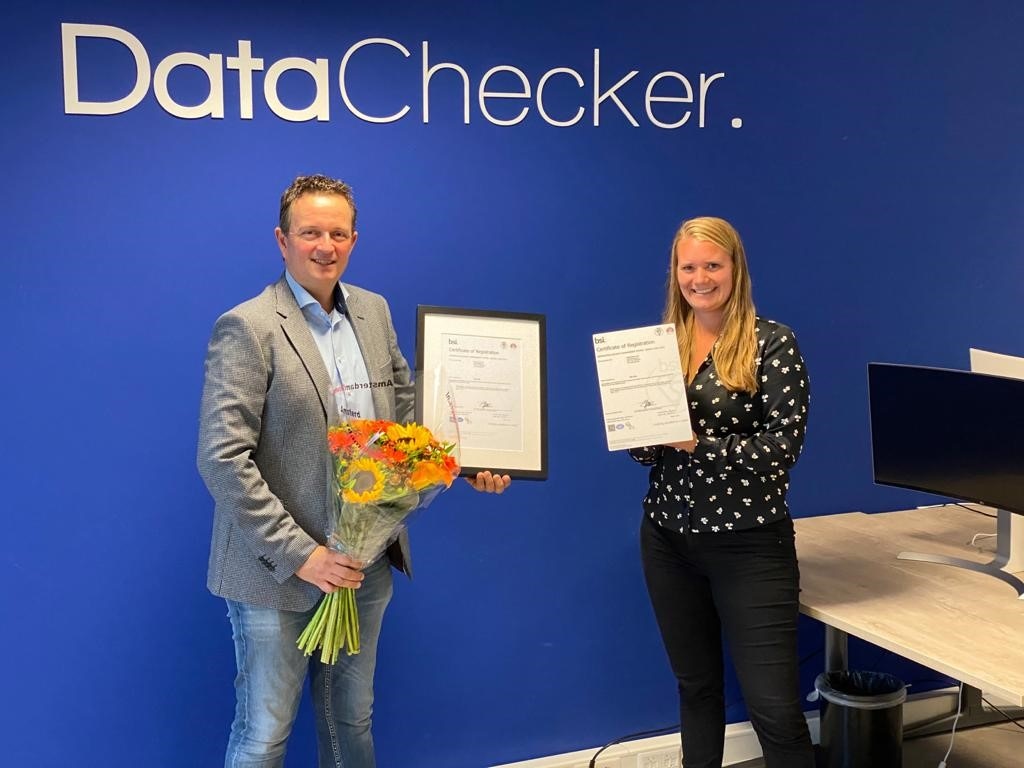 DataChecker neemt ISO 27001 certificaat in ontvangst