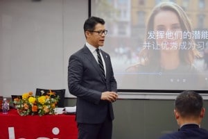  BSI亚太区董事总经理兼大中华区董事总经理林劲先生向现场媒体解读2021BSI组织生存力指数报告