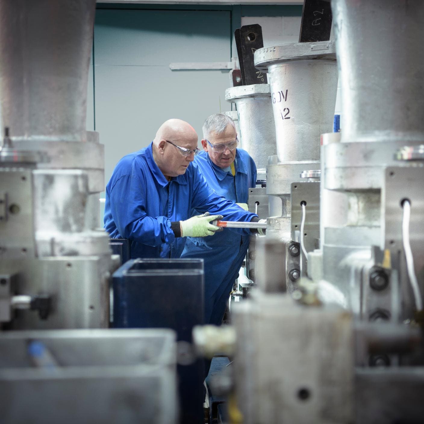 add image near "Innovative solutions for manufacturers" topic