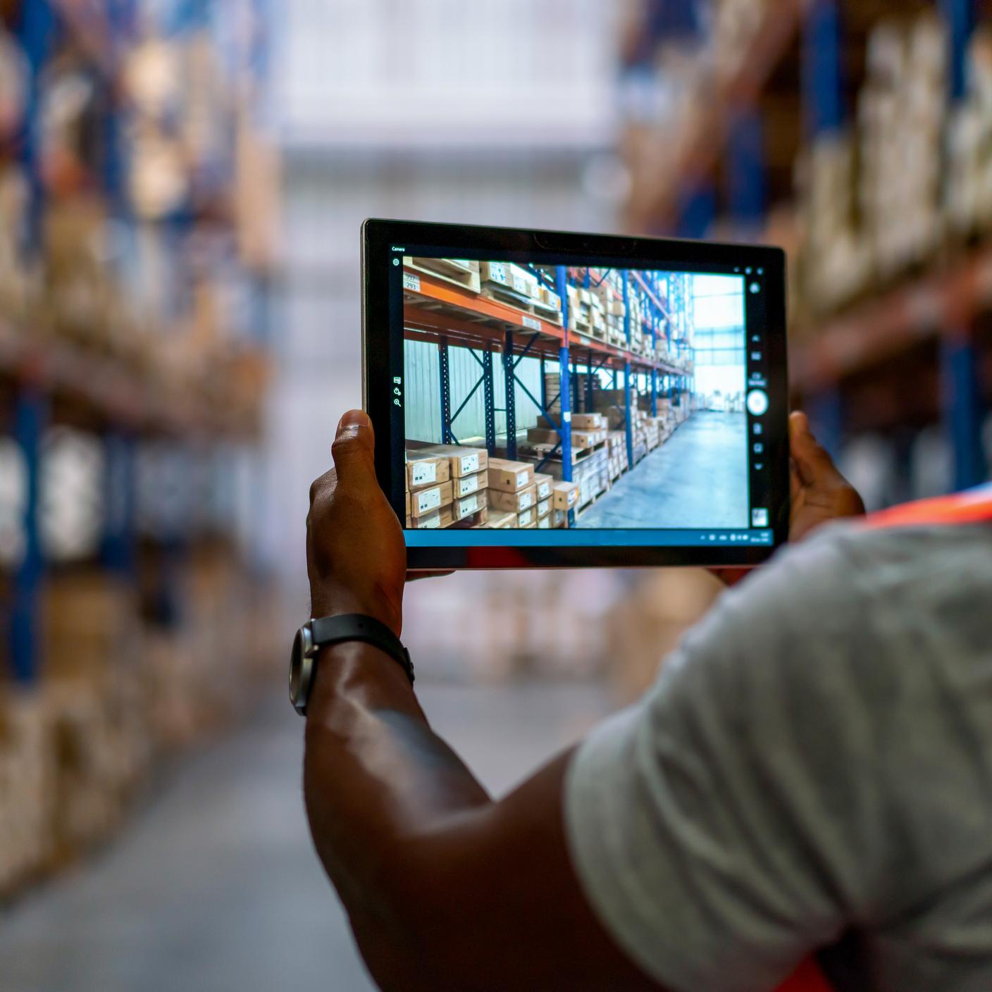 Digitalization : A man with an Ipad in is warehouse