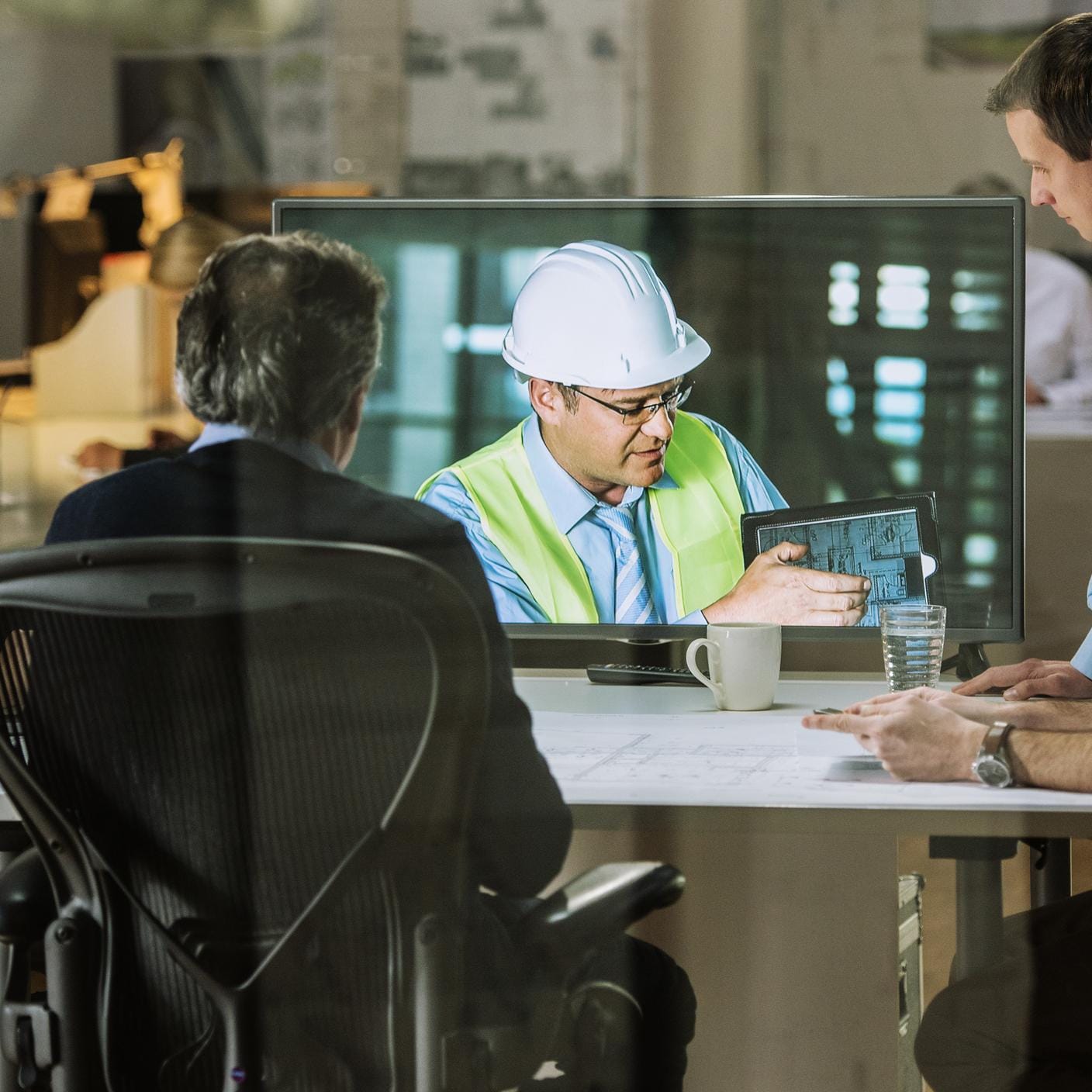 Building expert and contractor on a video call