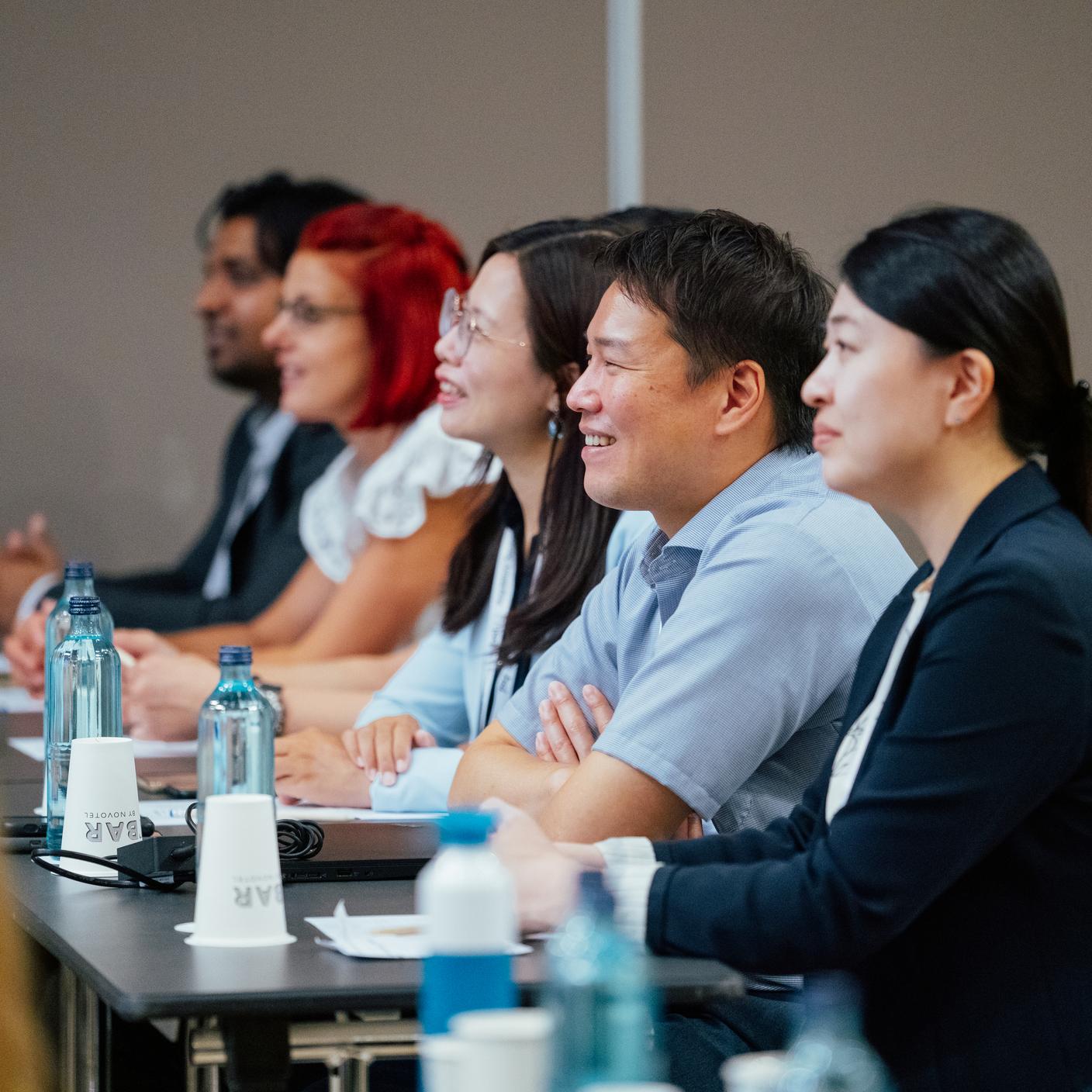 Eine Gruppe von Personen, die an einem Schulungskurs teilnehmen